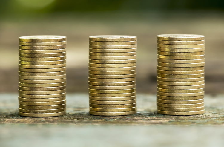 W systemie płaska stawka każdy zakład obstawiany jest za taką samą stawkę. system płaska stawka